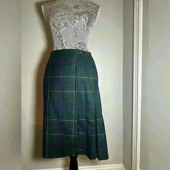 Vintage. Pendleton Petite Virgin Wool Green Plaid Pencil Skirt. Leather Strap. - Picture 2 of 10